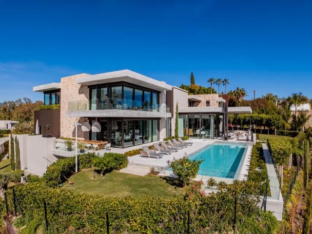 Presentamos The Hills 12, villa de diseño contemporáneo en La Quinta, Benahavís | Image 0