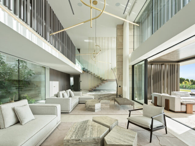 Descubra Villa Watchtower, villa de lujo de diseño contemporáneo en La Reserva de Sotogrande | Image 3