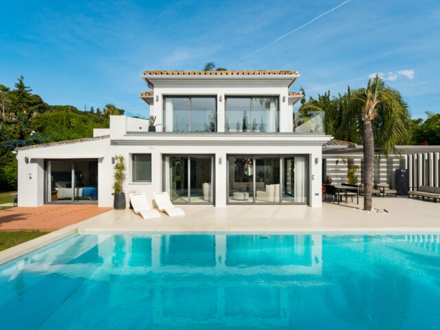 Discover Villa Pacific in Las Brisas, Nueva Andalucía: functional architecture and comfort in the heart of the Valle del Golf