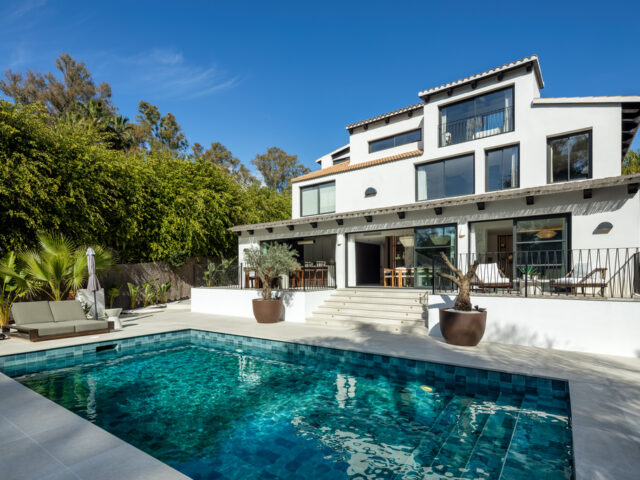Villa Prado, arquitectura de fusión nórdica y máxima privacidad en el Valle del Golf | Image 0